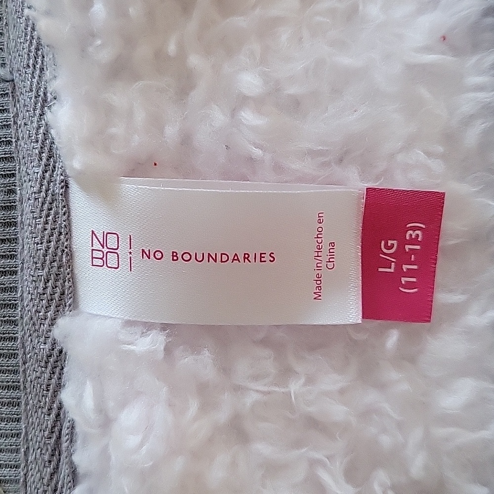 🌺3 for $10 No Boundaries Fuzzy Christmas Penguins Sweater - Picture 3 of 7